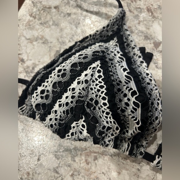 Mossimo String Bikini Top Medium Crochet NWT - Picture 2 of 7